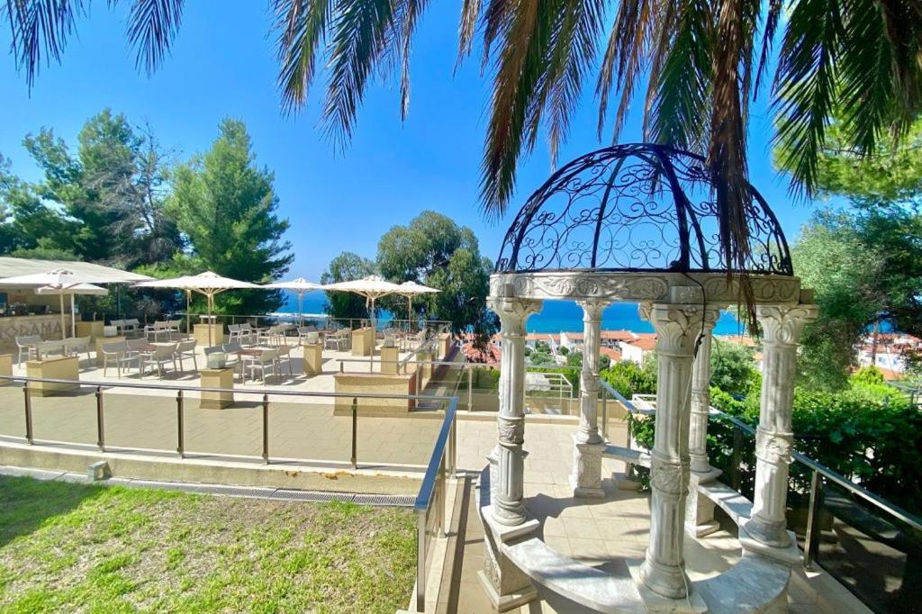 Greek Pride Cronwell Rahoni Hotel (Adults Only) Nea Skioni Exteriör bild