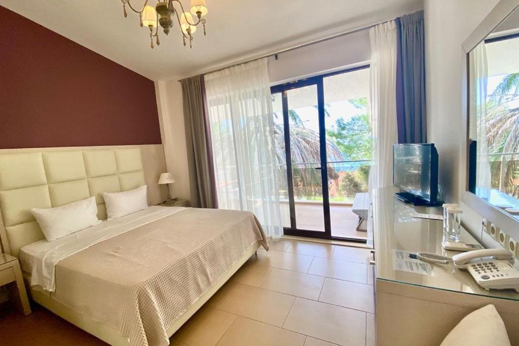 Greek Pride Cronwell Rahoni Hotel (Adults Only) Nea Skioni Exteriör bild