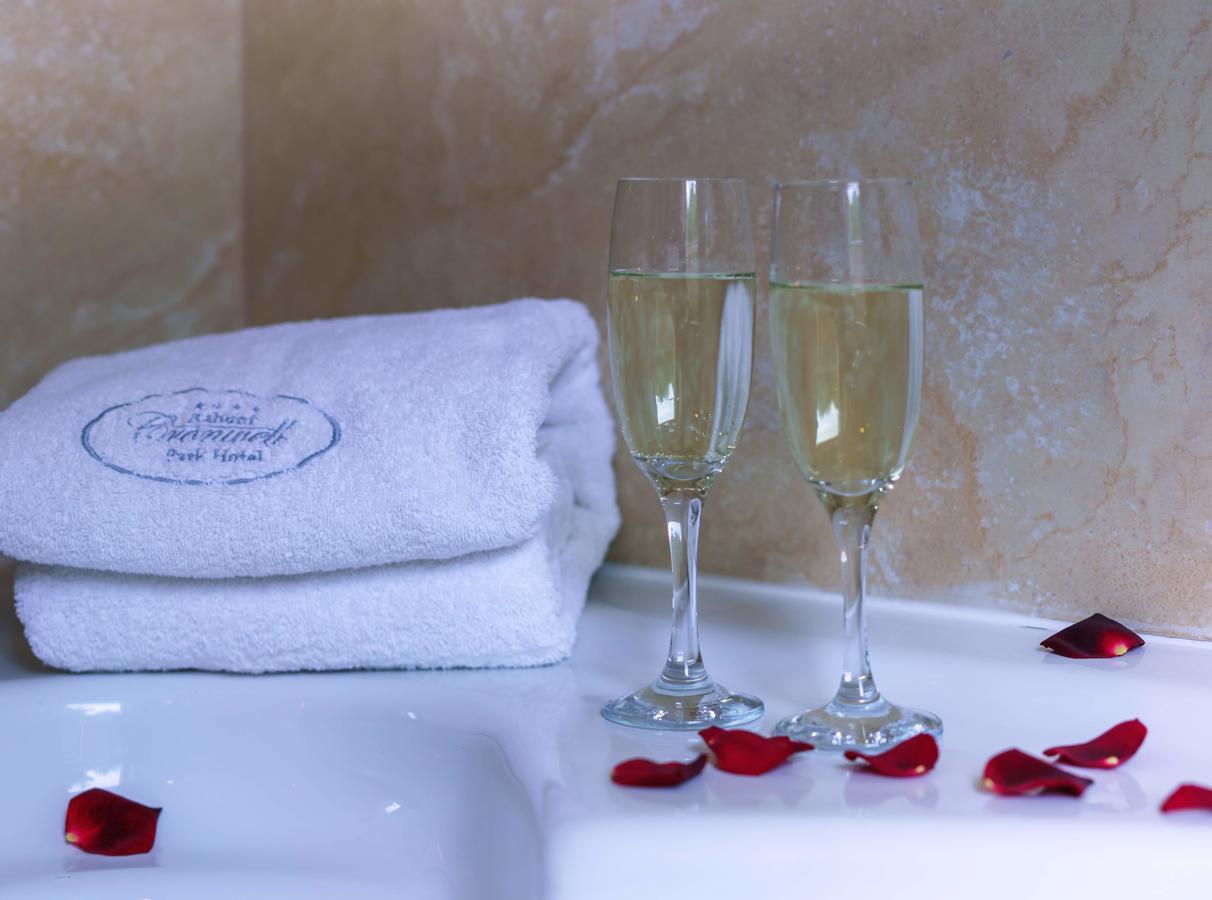 Greek Pride Cronwell Rahoni Hotel (Adults Only) Nea Skioni Exteriör bild